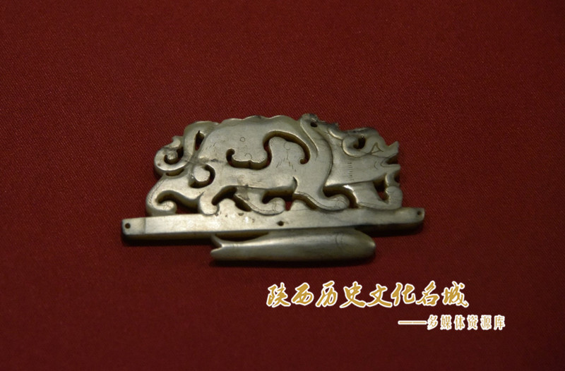 唐永泰公主墓 镂空游鱼瑞兽玉衔