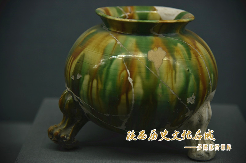 懿德太子墓出土唐三彩三彩鼎