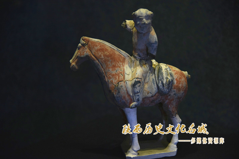 永泰公主墓唐彩绘骑马狩猎俑