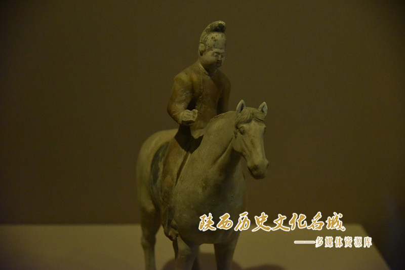 章怀太子墓唐三彩骑马狩猎俑 (1)