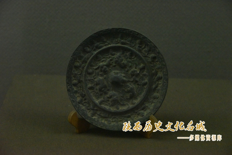 唐海兽葡萄铜镜