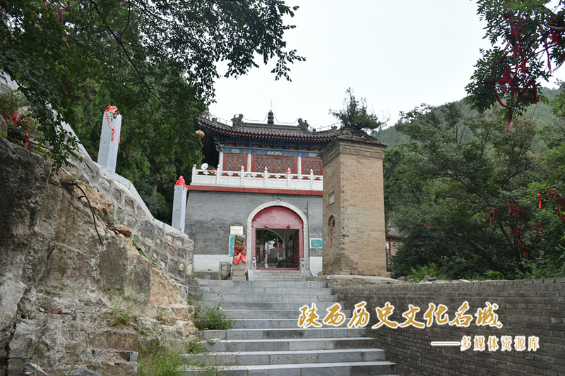 尧山圣母庙山门