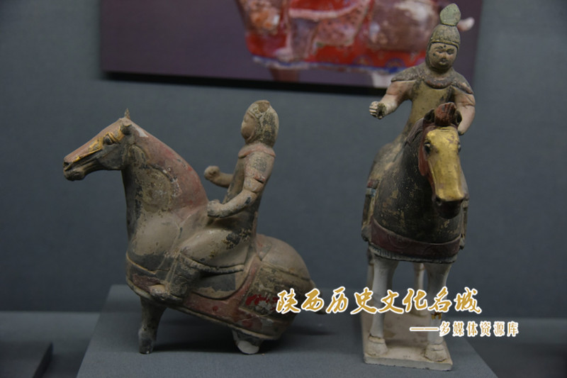 懿德太子墓贴金铠甲骑马俑