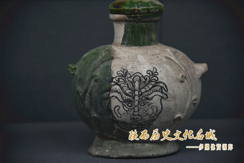 懿德太子墓出土唐三彩壶