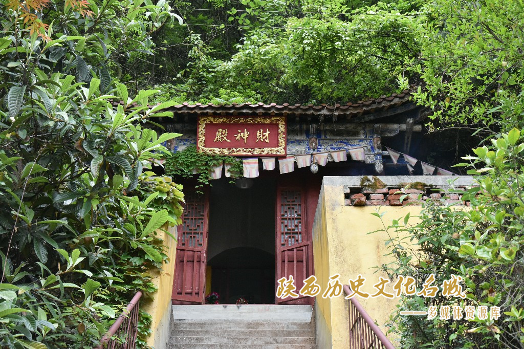 天灯寺—后山财神殿