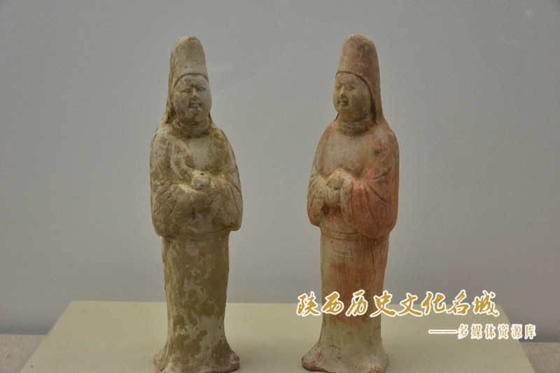 唐惠陵 风帽立俑