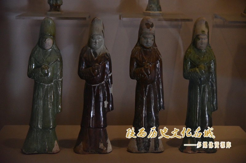 章怀太子墓 三彩立俑