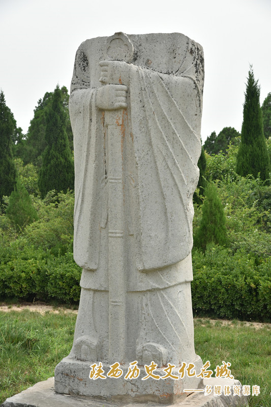 桥陵东侧石人 (2)