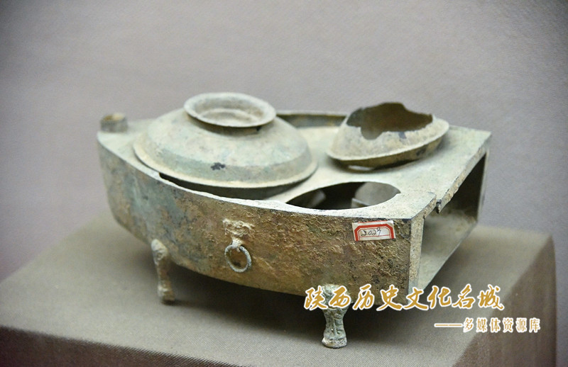 汉青铜灶