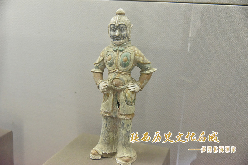 唐三彩武士俑