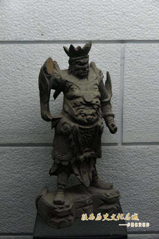 木雕广目天王