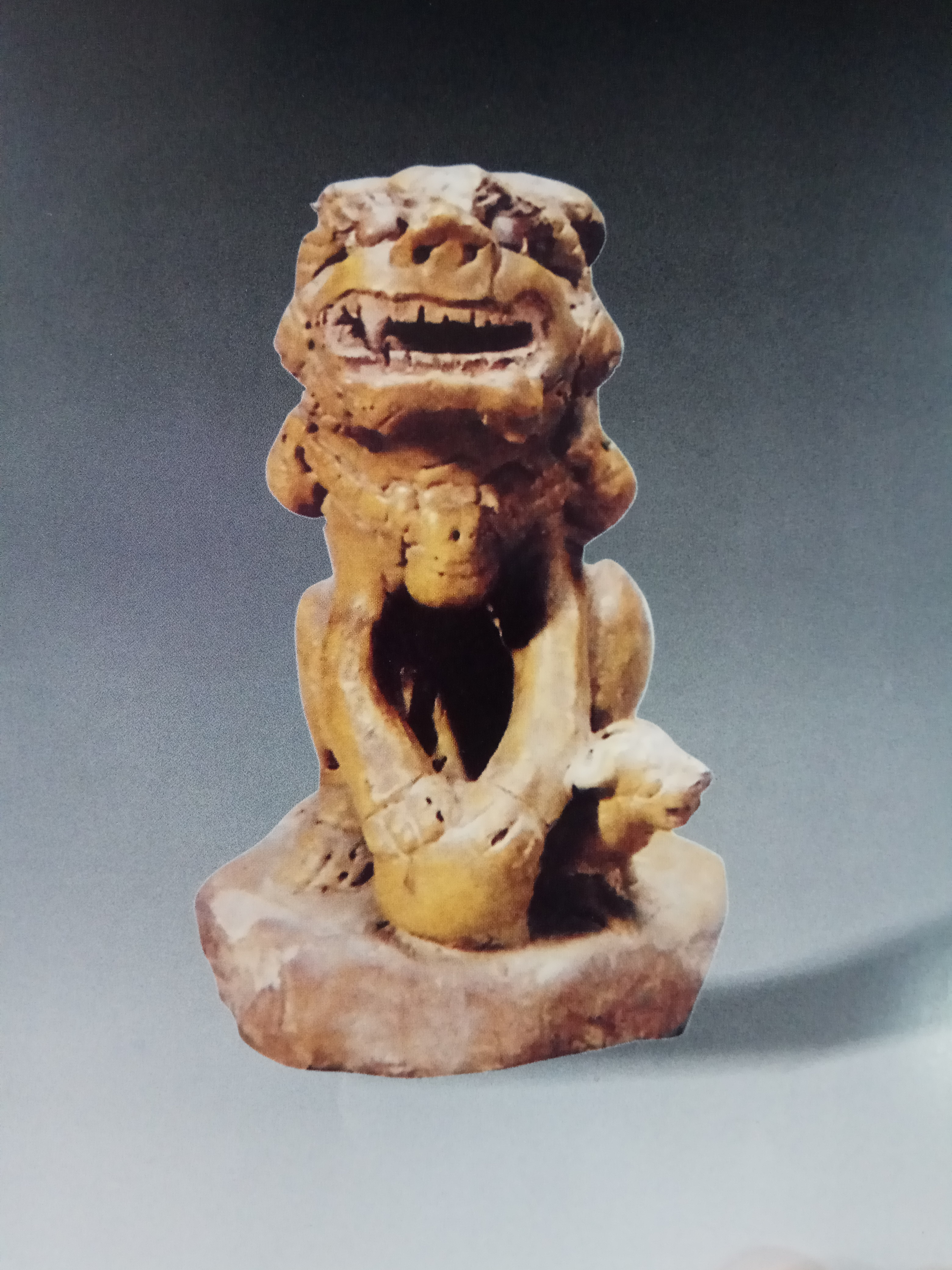 青釉陶狮